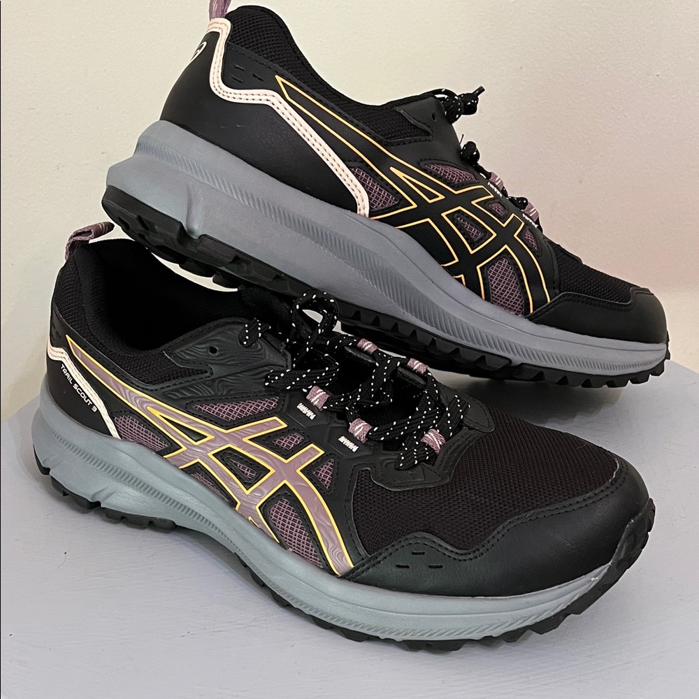 NWOT ASICS Women's Trail Scout 3
